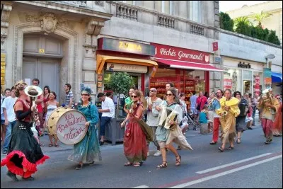 En 1951, quel comédien est révélé au public par son interprétation dans "Le Prince de Hombourg" au Festival d'Avignon ?