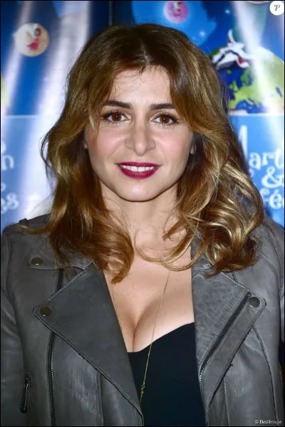 Quelle est la taille (précise) de Julie Zenatti ?