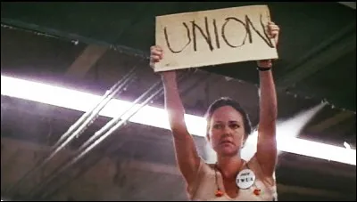 "Norma Rae" est un film se passant dans une usine textile, où les ouvrières sont mal traitées, jusqu'à ce qu'une seule d'entre elles se lève...