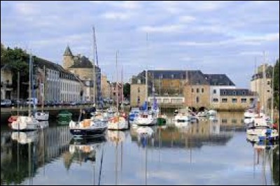 Commençons par Pont-l'Abbé (Finistère), ville où les habitants se nomment les ...