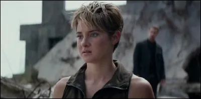 Quelle raison Tris a-t-elle donnée pour s'être coupé les cheveux ?