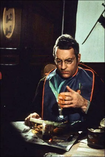 Quel est ce film de Jean-Pierre Mocky avec Michel Serrault ?