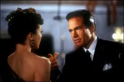 Ann&eacute;e : 1991Genre : Drame, Biopic. Acteurs : Warren Beatty, Annette BeningIndices : Prison/Las Vegas/P&egrave;gre/Ambition. Quel est ce film ?