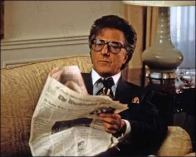 Ann&eacute;e : 1997Genre : Com&eacute;die Acteurs : Dustin Hoffman, Robert De NiroIndices : Candidat/Scandale/Guerre/Albanie.Quel est ce film ?