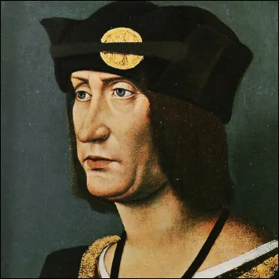 Le règne de Louis XII est considéré comme paisible, la plupart des conflits se passent hors des frontières (Italie), les impôts sont réduits, la justice est réformée. Par qui est-il loué pour la sagesse de son règne ?