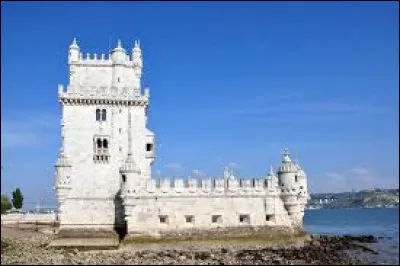 Dans quelle ville se dresse la tour de Belém ?