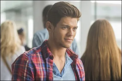 Comment s'appelle le garçon dont Tamara est amoureuse ?