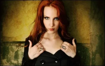 Qui est la chanteuse du groupe Epica ?