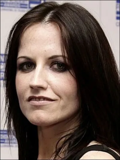 Qui était la chanteuse de "The Cranberries" ?