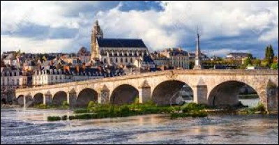Blois est la préfecture du Loir-et-Cher, en région Centre-Val-de-Loire.