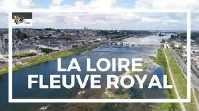 La Loire, plus long fleuve de France, naît sur le Plateau de Langres.