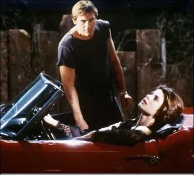 Qui est la partenaire de Grard Depardieu dans 'La Lune dans le caniveau' sorti en 1983 ?