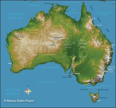 Combien de déserts de plus de 100 000 km² trouve-t-on en Australie ?