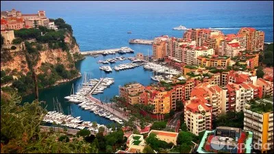 Samedi, je vais en boîte de nuit à Monaco.
A quel âge sommes-nous majeur à Monaco ?