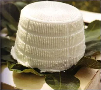 Quel fromage de chvre ou de brebis est fabriqu avec du petit-lait ?