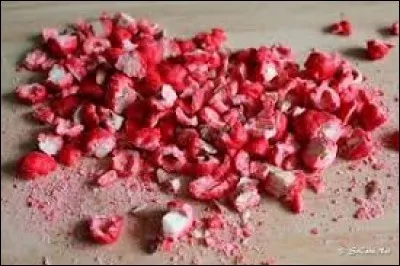 Avec le marron, quelle autre couleur est associée à la praline ?