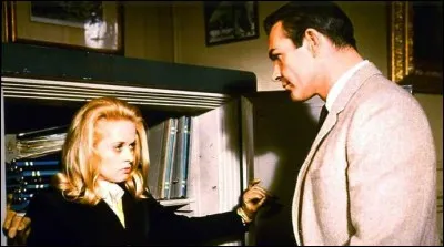 Année : 1964 
Genre : Drame 
Acteurs : Tippi Hedren, Sean Connery
Indices : Secrétaire/Vol/Mariage/Cheval. 
Quel est ce film?