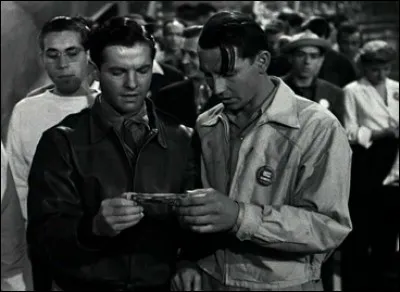 Année : 1942
Genre : Espionnage 
Acteurs : Robert Cummings, Priscilla Lane
Indices : Ouvrier/Armement/Nazi/États-Unis. 
Quel est ce film ?