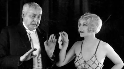 Année : 1925 
Genre : Drame 
Acteurs : Virginia Valli, Carmelita Geraghty
Indices : Danseuse/Tropiques/Amours/Gloire. 
Quel est ce film?