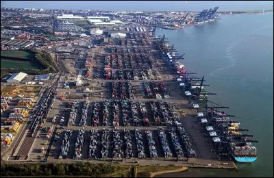 Cette ville britannique de 23 000 habitants, situ&eacute;e dans le Suffolk poss&egrave;de le premier port de conteneurs d'Angleterre. C'est ...