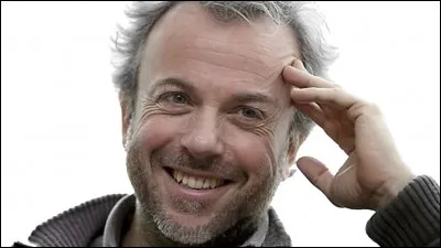 Qui déposa, le 24 juillet 1860, un brevet pour un "système de moteur à air dilaté par la combustion des gaz enflammés par l'électricité", qui peut être considéré comme le premier moteur à explosion ?