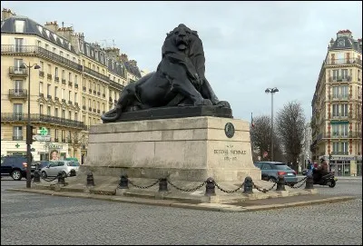 Voici celui de Paris, place Denfert-Rochereau, quelle autre ville poss&egrave;de un tel lion ?