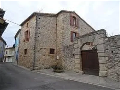 Je vous propose de partir en Occitanie à la découverte de Labécède-Lauragais. Village de l'aire urbaine de Castelnaudary, dans la Montagne Noire, il se situe dans le département ...