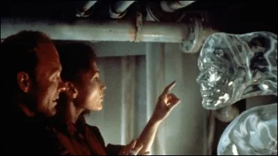 Année : 1989 
Genre : Science-fiction 
Acteurs : Ed Harris, Mary Elizabeth Mastrantonio
Indices : Forage/ Submersible/Deepcore/Phénomène. 
Quel est ce film ?