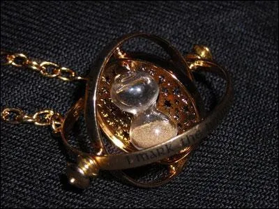 Qu'est-ce qui permettait  Hermione de suivre tous ses cours ?