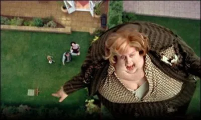 Comment s'appelle le bouledogue de la tante Marge ?