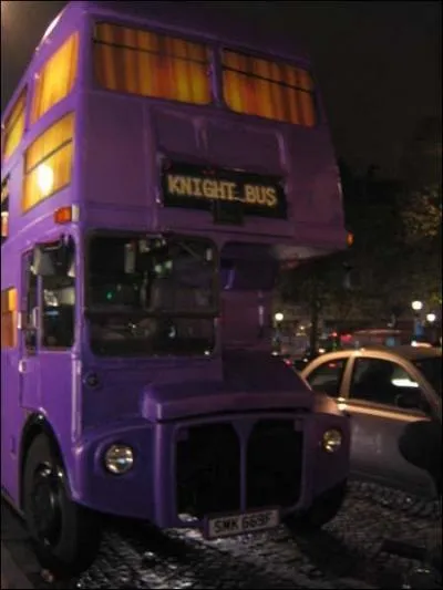 De quelle couleur est le magicobus ?