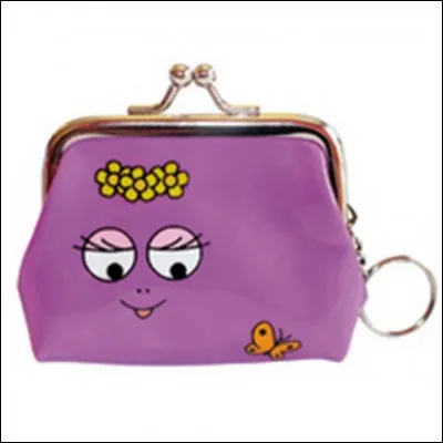 Barbabelle a un collier en...