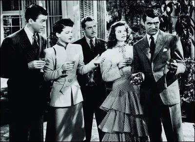Dans "Indiscrétions", Katharine Hepburn tient le rôle que tiendra plus tard Grace Kelly dans "Haute société"...