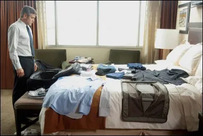 Quelle est la profession de George Clooney dans "In the air" ?