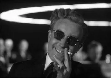 Quel acteur anglais joue le docteur Folamour dans le film de Kubrick ?