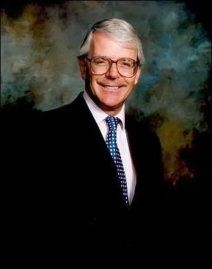 Qui succde  Margaret Thatcher au poste de Premier Ministre en 1990 ?