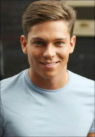 Comment dit-on : "Il a les cheveux courts" ?