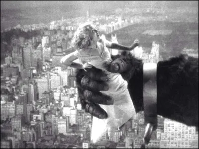 "King Kong" s'est épris en 1931, dans un film magique, de la blonde Fay Wray. Quand on a décrit son partenaire à l'actrice (très grand, ténébreux... ), elle pensait avoir qui avec elle dans le film ?