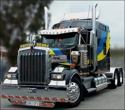 Et pour finir, vu que c'était quand même facile, dites-moi la marque de ce camion ?