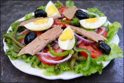 Lequel de ces ingrédients ne rentre pas dans une salade niçoise ?