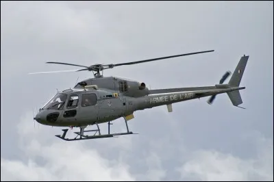 À quelle force armée appartient l'hélicoptère présenté sur la photo ?
