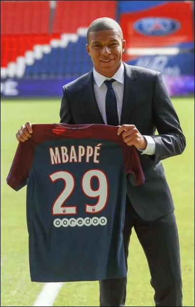 Quel est le montant du contrat de Mbappé, en 2017, avec Paris ?