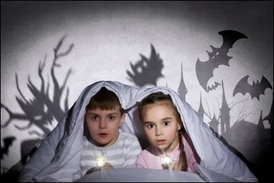 Ton amie t'avoue qu'elle a peur du noir :