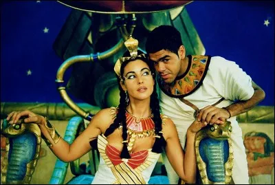 Fou rire garanti avec l'Egypte antique revue façon Alain Chabat, qui ajoute l'humour des Nuls à l'humour de Goscinny. Qui est l'interprète de la Reine d'Egypte ?