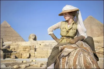L'aventure au pied des pyramides pour une française, tout droit sortie de la bande dessinée de Tardi. Qui est cette héroïne ?