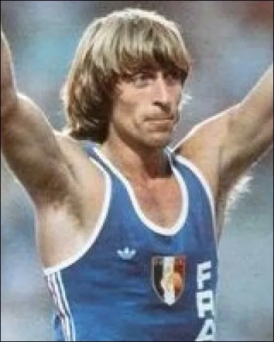 Cet athlète, détenteur du record du monde du saut à la perche entre 1980 et 1984, médaillé d'argent aux JO de 1984, c'est ...
