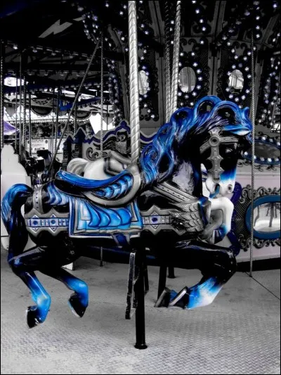 Émission présentée sur TF1 de 1985 à 1993 par Évelyne Leclercq, Simone Garnier et Fabienne Égal, par qui "Tournez Manèges" a-t-elle été reprise en 2009 et 2010 ?