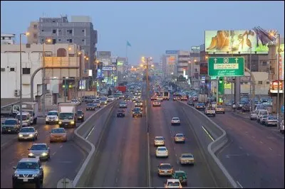 Cette ville portuaire d'Arabie Saoudite sur le golfe Persique, peuplée d'un million d'habitants, c'est ...