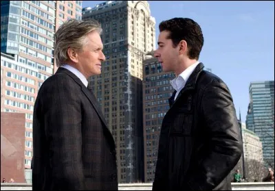 Année : 2010 
Genre : Drame 
Acteurs : Michael Douglas, Shia LaBeouf
Indices : 2008/Suicide/Manipulation/Prison. 
Quel est ce film ?