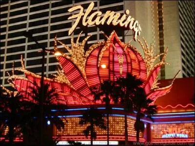 Quel grand gangster a fond le Flamingo, premier grand casino de Las Vegas ?